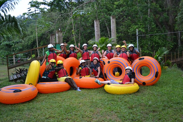 River tubing eventyr i Jamaicas jungle med strandafslapning og transport, foto 8 | wizardtrip