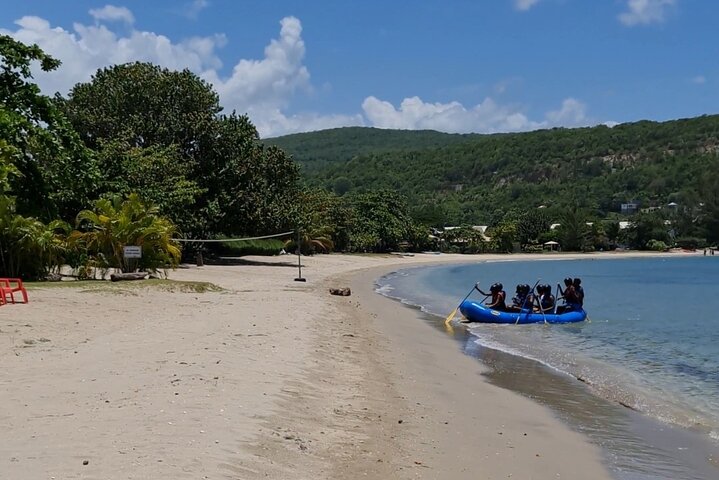 River tubing eventyr i Jamaicas jungle med strandafslapning og transport, foto 10 | wizardtrip