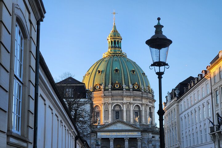 Walk & Canal Tour: Copenhagen Highlights + Changing of the Guards | wizardtrip