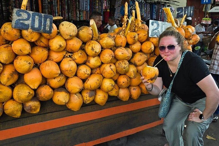 Explore Colombo's food and culture by tuk-tuk, tasting local delicacies and visiting key landmarks, photo 6 | wizardtrip