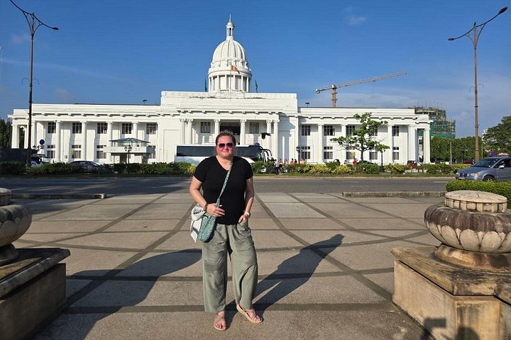 Explore Colombo's food and culture by tuk-tuk, tasting local delicacies and visiting key landmarks, photo 11 | wizardtrip
