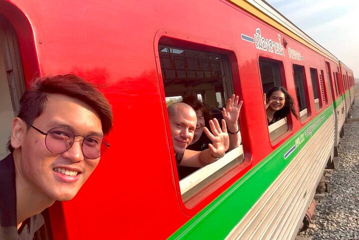 バンコク、タイの水上マーケットと列車マーケットでの列車通過とボートトリップを体験してください、写真23 | wizardtrip