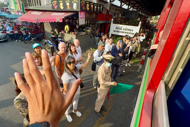 バンコク、タイの水上マーケットと列車マーケットでの列車通過とボートトリップを体験してください、写真29 | wizardtrip