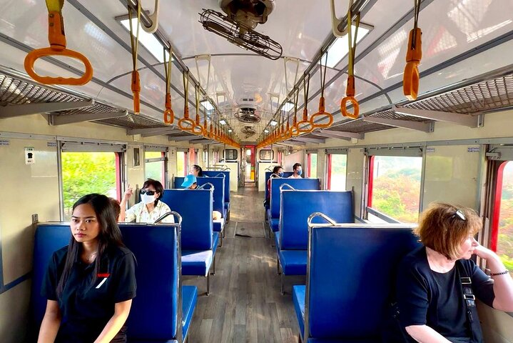 バンコク、タイの水上マーケットと列車マーケットでの列車通過とボートトリップを体験してください、写真44 | wizardtrip