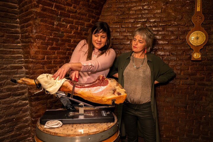 Madrid Gourmand : Visite à pied, Tapas & Vin en petit groupe | wizardtrip