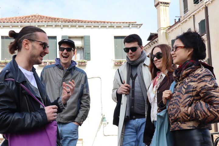 Venice food tour tasting cicchetti and drinking spritz in Cannaregio, photo 7 | wizardtrip