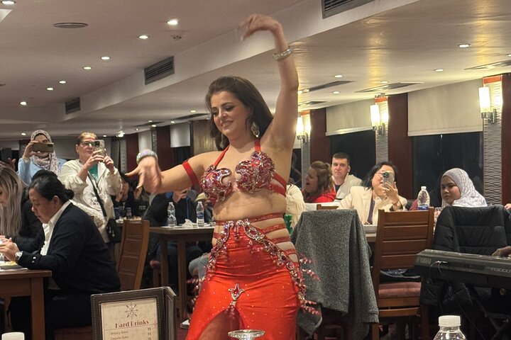 Desfrute de um luxuoso cruzeiro de jantar no Rio Nilo no Cairo com entretenimento ao vivo e vistas deslumbrantes da cidade, foto 6 | wizardtrip
