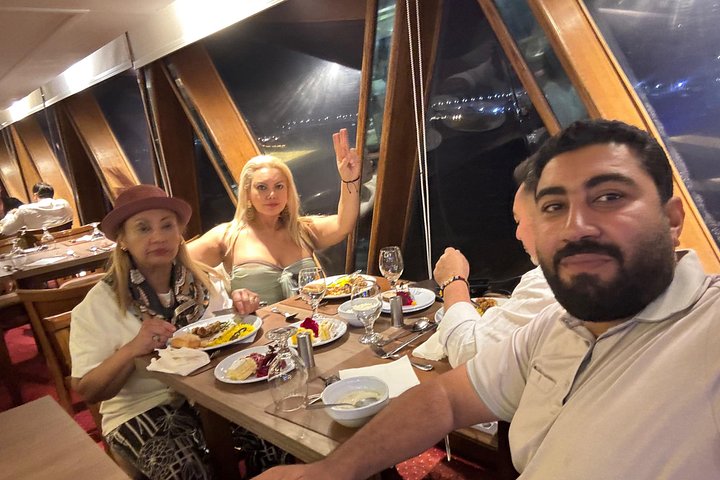 Desfrute de um luxuoso cruzeiro de jantar no Rio Nilo no Cairo com entretenimento ao vivo e vistas deslumbrantes da cidade, foto 17 | wizardtrip