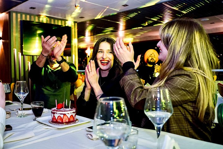 Luxe diner cruise op de Bosporus in Istanbul, met iconische bezienswaardigheden en entertainment aan boord, foto 12 | wizardtrip