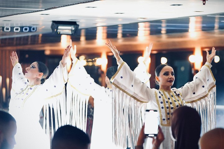 Luxe diner cruise op de Bosporus in Istanbul, met iconische bezienswaardigheden en entertainment aan boord, foto 14 | wizardtrip