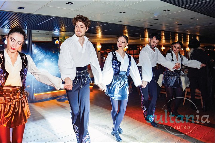 Luxe diner cruise op de Bosporus in Istanbul, met iconische bezienswaardigheden en entertainment aan boord, foto 22 | wizardtrip
