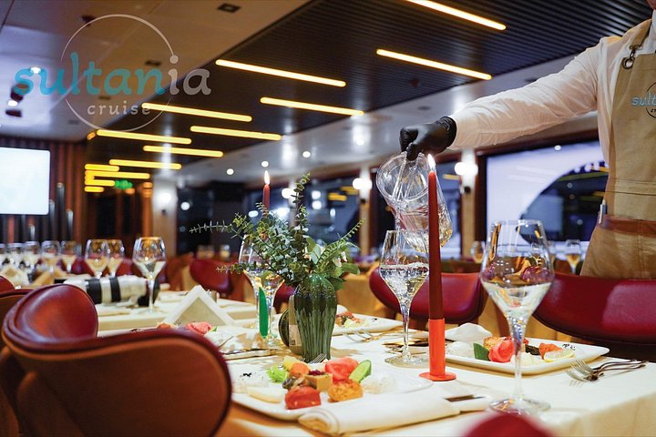 Luxe diner cruise op de Bosporus in Istanbul, met iconische bezienswaardigheden en entertainment aan boord, foto 23 | wizardtrip