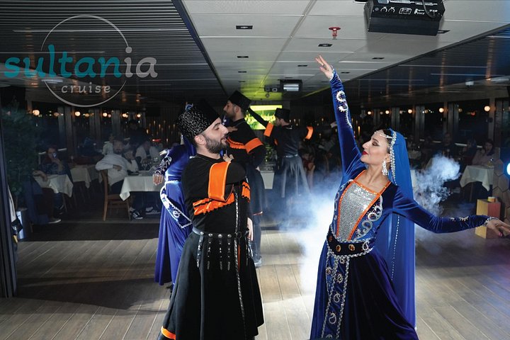 Luxe diner cruise op de Bosporus in Istanbul, met iconische bezienswaardigheden en entertainment aan boord, foto 26 | wizardtrip