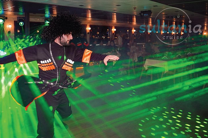 Luxe diner cruise op de Bosporus in Istanbul, met iconische bezienswaardigheden en entertainment aan boord, foto 27 | wizardtrip