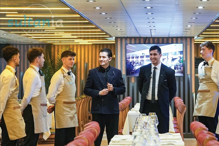 Luxe diner cruise op de Bosporus in Istanbul, met iconische bezienswaardigheden en entertainment aan boord, foto 34 | wizardtrip
