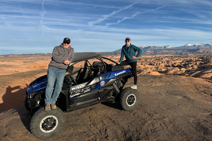 モアブUTV 4x4オフロードツアー、赤い岩の上、恐竜の足跡あり、写真12 | wizardtrip