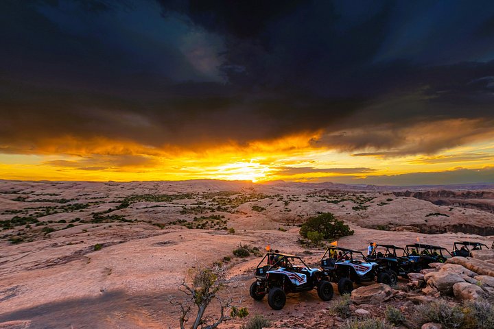 モアブUTV 4x4オフロードツアー、赤い岩の上、恐竜の足跡あり、写真14 | wizardtrip