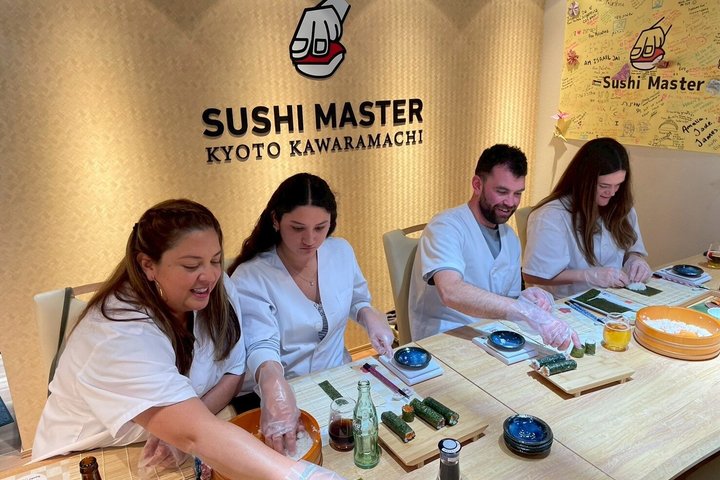 Lær å lage sushi i Kyoto med et praktisk kurs, perfekt for alle ferdighetsnivåer, foto 11 | wizardtrip