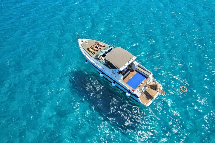 Excursion en bateau aux îles Égades : Favignana et Levanzo avec déjeuner au départ de Trapani | wizardtrip