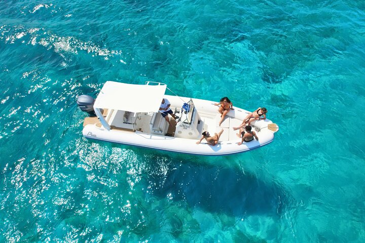 Tour in barca delle Isole Egadi (Favignana e Levanzo) da Trapani, Italia, con nuoto e pranzo, foto 10 | wizardtrip