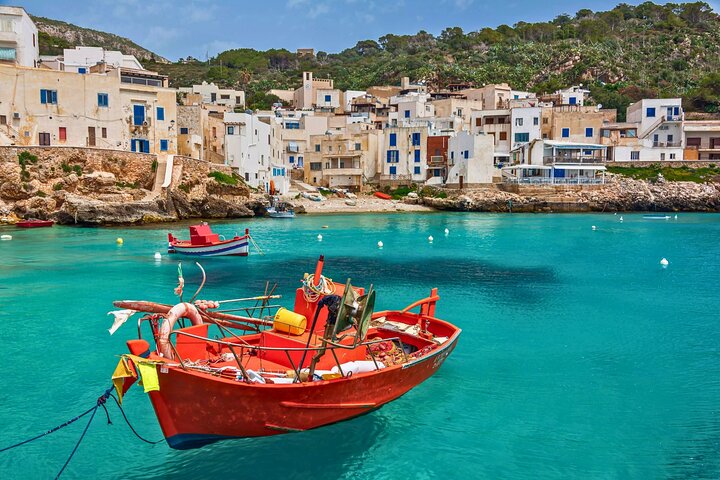 Tour in barca delle Isole Egadi (Favignana e Levanzo) da Trapani, Italia, con nuoto e pranzo, foto 11 | wizardtrip