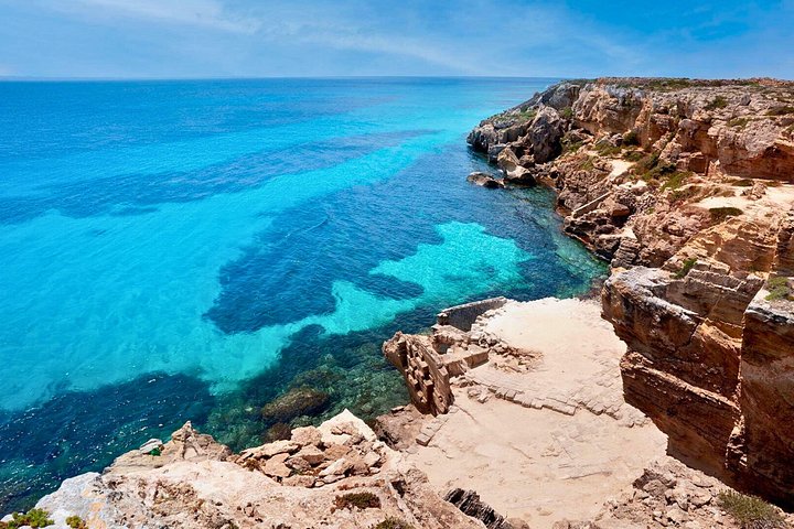 Tour in barca delle Isole Egadi (Favignana e Levanzo) da Trapani, Italia, con nuoto e pranzo, foto 12 | wizardtrip