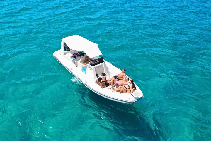 Tour in barca delle Isole Egadi (Favignana e Levanzo) da Trapani, Italia, con nuoto e pranzo, foto 18 | wizardtrip