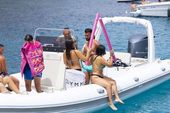 Tour in barca delle Isole Egadi (Favignana e Levanzo) da Trapani, Italia, con nuoto e pranzo, foto 28 | wizardtrip