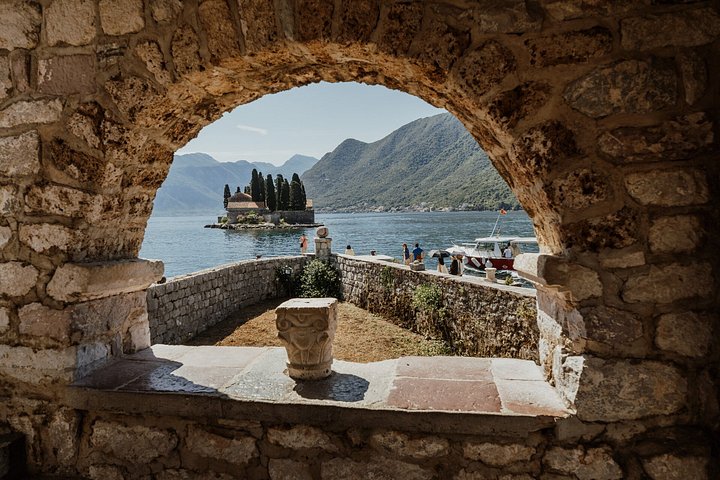 Private day trip from Dubrovnik to Montenegro, showcasing coastal towns and the Bay of Kotor, photo 6 | wizardtrip