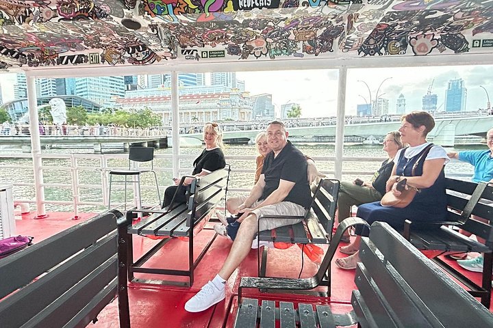 Singapore River cruise på natten med stadssilhuett och ljusshower, foto 9 | wizardtrip