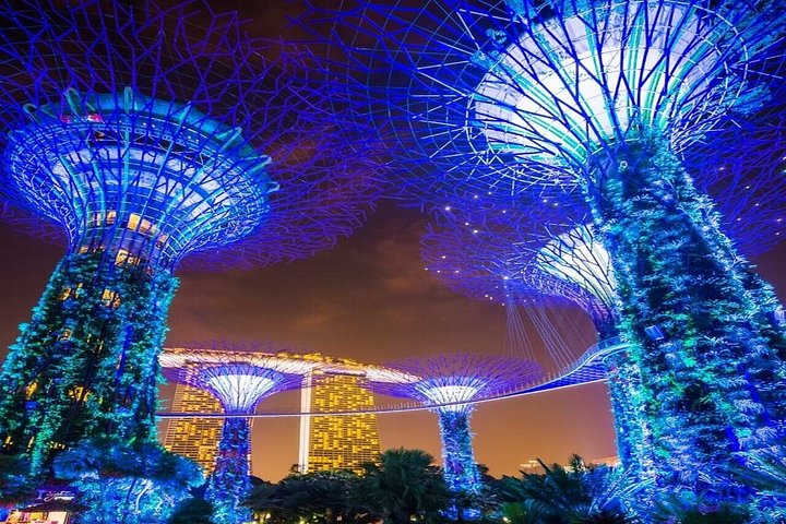 Singapore River cruise på natten med stadssilhuett och ljusshower, foto 17 | wizardtrip