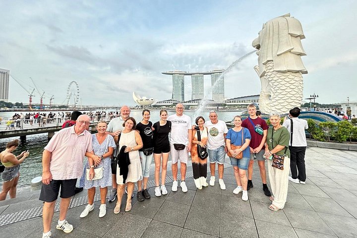 Singapore River cruise på natten med stadssilhuett och ljusshower, foto 19 | wizardtrip