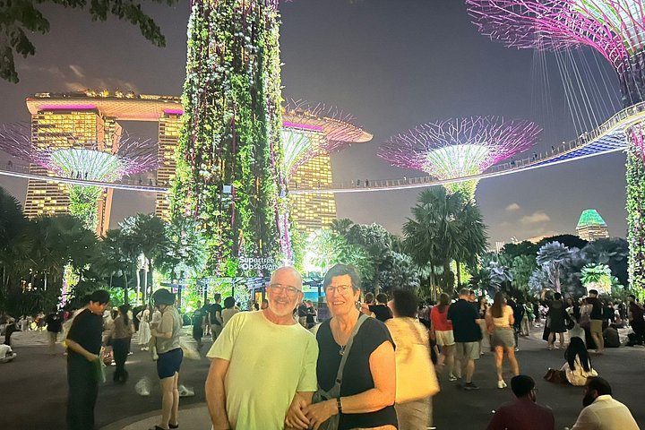Singapore River cruise på natten med stadssilhuett och ljusshower, foto 20 | wizardtrip