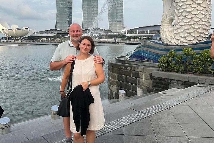 Singapore River cruise på natten med stadssilhuett och ljusshower, foto 26 | wizardtrip
