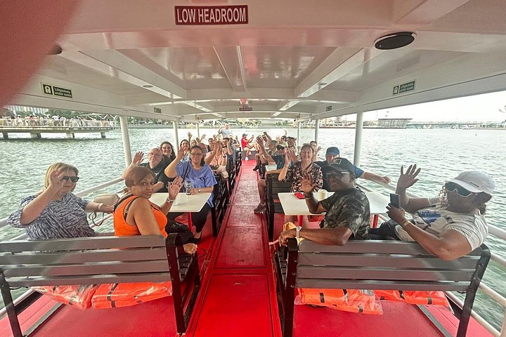 Singapore River cruise på natten med stadssilhuett och ljusshower, foto 40 | wizardtrip