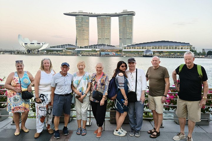 Singapore River cruise på natten med stadssilhuett och ljusshower, foto 43 | wizardtrip