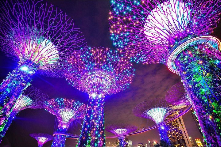 Singapore River cruise på natten med stadssilhuett och ljusshower, foto 44 | wizardtrip