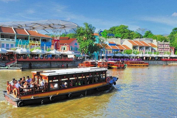 Singapore River cruise på natten med stadssilhuett och ljusshower, foto 49 | wizardtrip