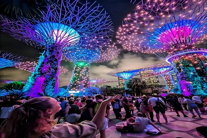 Singapore River cruise på natten med stadssilhuett och ljusshower, foto 51 | wizardtrip