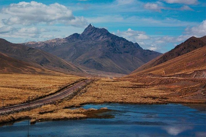 Scenic bus journey through the Andes on the Route of the Sun from Cusco to Puno, Peru, photo 6 | wizardtrip
