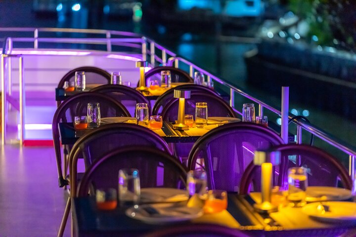 Crucero de lujo 5 estrellas por el río Chao Phraya de Bangkok por la noche, con monumentos iluminados, foto 8 | wizardtrip
