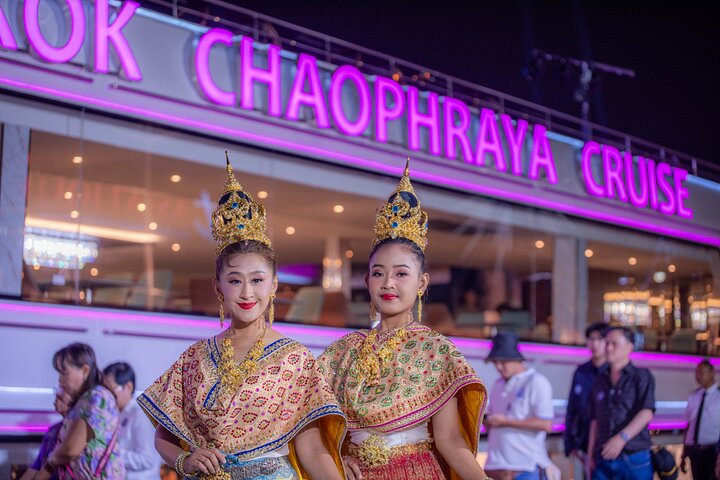 Crucero de lujo 5 estrellas por el río Chao Phraya de Bangkok por la noche, con monumentos iluminados, foto 9 | wizardtrip