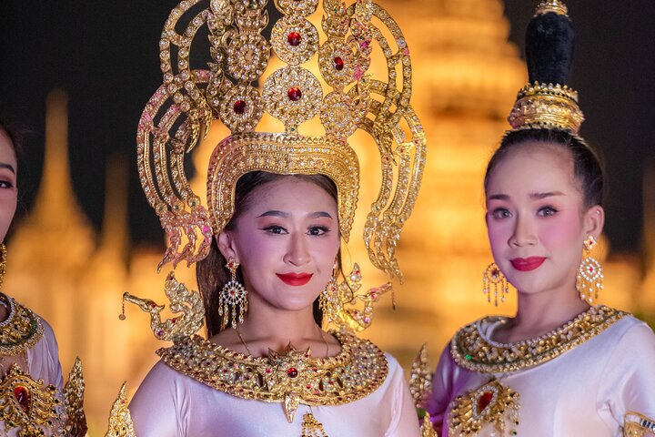 Crucero de lujo 5 estrellas por el río Chao Phraya de Bangkok por la noche, con monumentos iluminados, foto 10 | wizardtrip