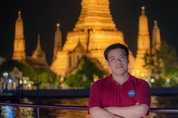 Crucero de lujo 5 estrellas por el río Chao Phraya de Bangkok por la noche, con monumentos iluminados, foto 15 | wizardtrip