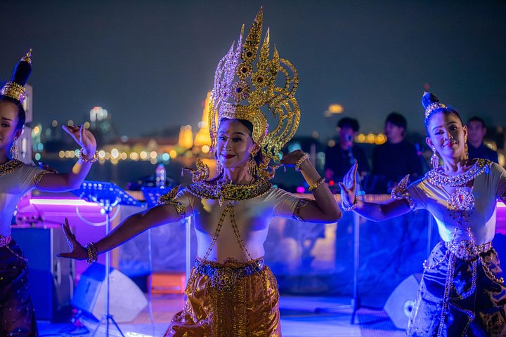Crucero de lujo 5 estrellas por el río Chao Phraya de Bangkok por la noche, con monumentos iluminados, foto 17 | wizardtrip