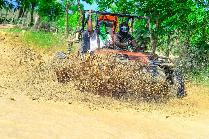 Vive una emocionante aventura en buggy en Punta Cana, conduciendo por paisajes naturales hasta una playa y una cueva, foto 8 | wizardtrip