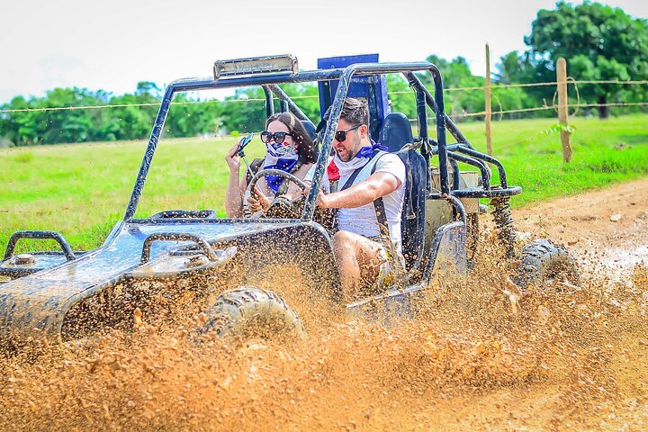 Vive una emocionante aventura en buggy en Punta Cana, conduciendo por paisajes naturales hasta una playa y una cueva, foto 22 | wizardtrip
