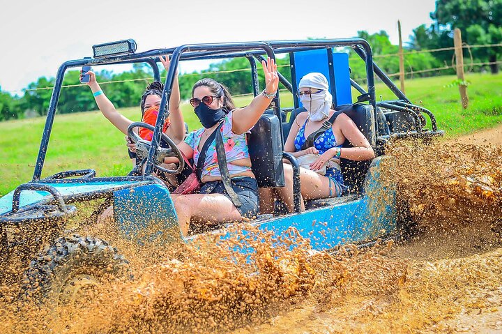 Vive una emocionante aventura en buggy en Punta Cana, conduciendo por paisajes naturales hasta una playa y una cueva, foto 23 | wizardtrip