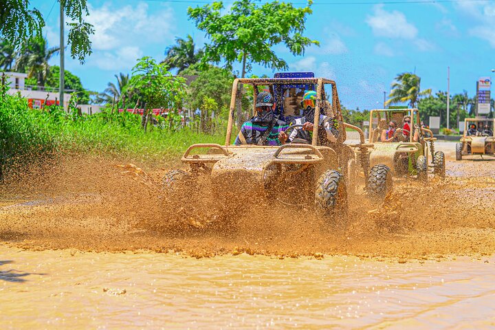 Vive una emocionante aventura en buggy en Punta Cana, conduciendo por paisajes naturales hasta una playa y una cueva, foto 48 | wizardtrip