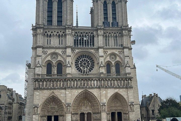Guided tour of Notre Dame Cathedral in Paris, France, photo 6 | wizardtrip